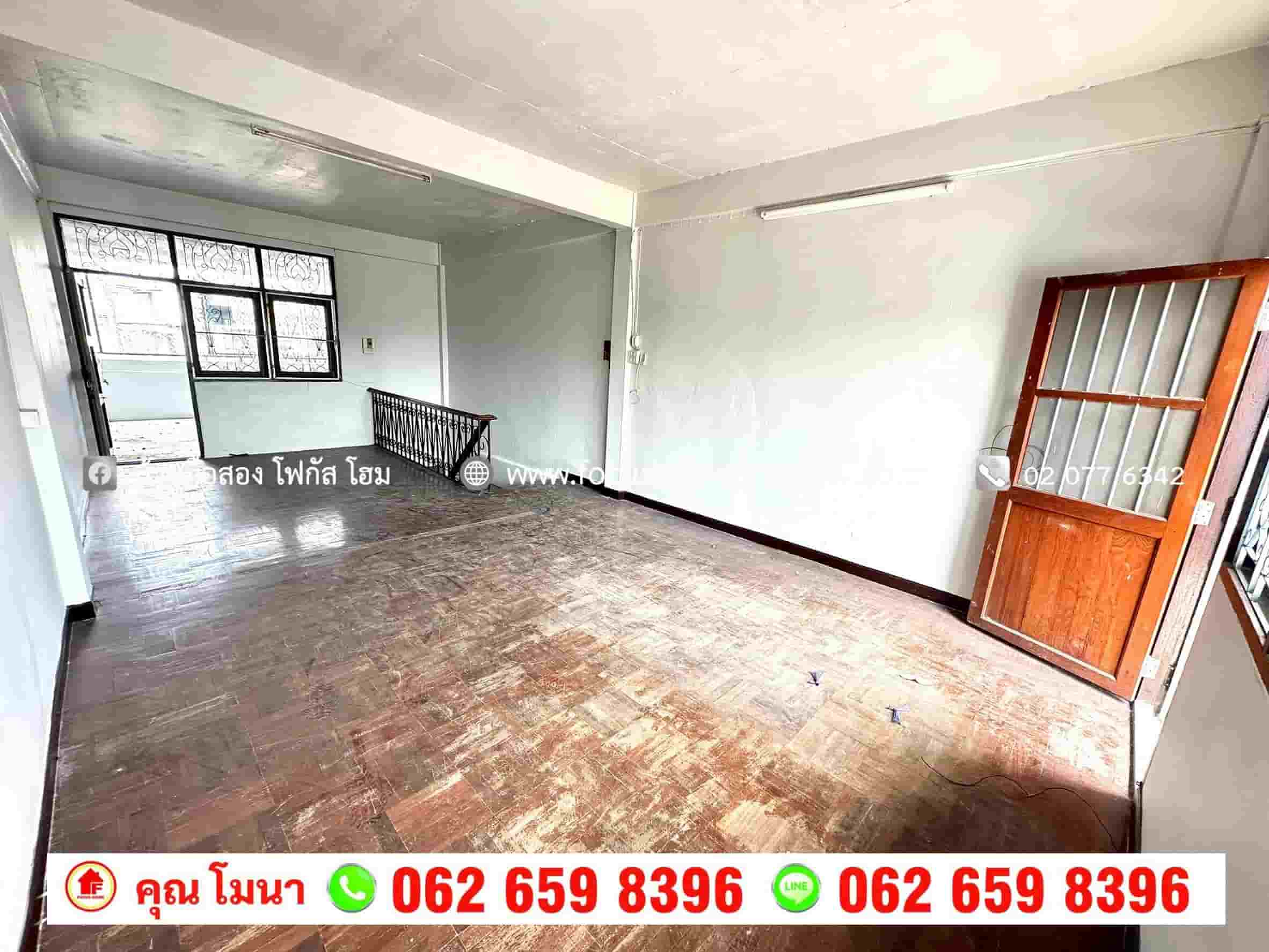 ขาย ตึกแถว 3 ชั้นครึ่ง หมู่บ้านปิ่นทอง เอกชัย